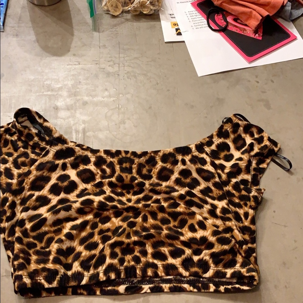Leopard crop top
